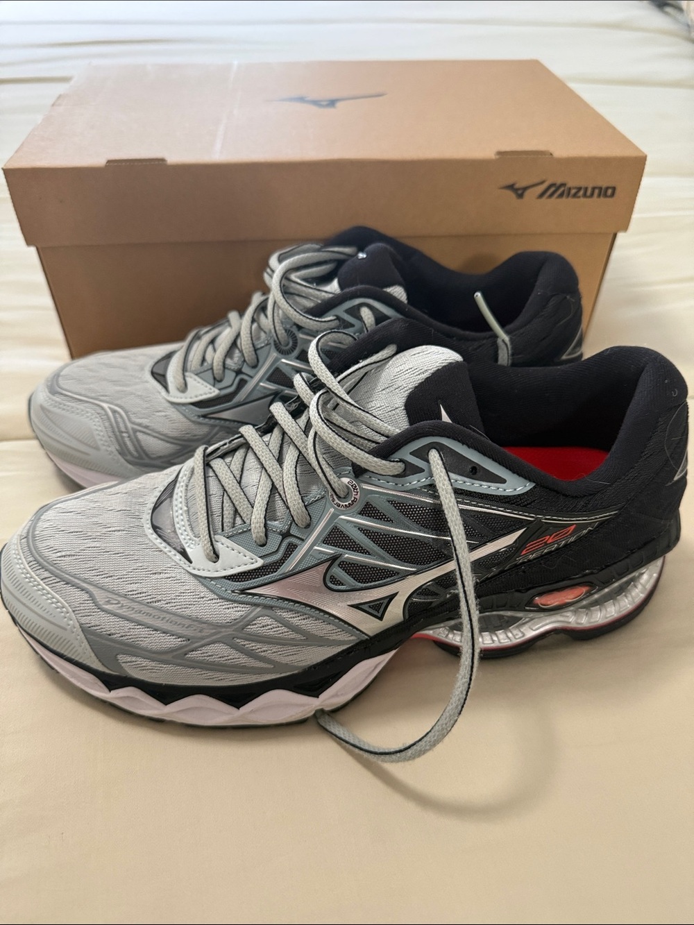 Mizuno Women's Athletic Shoes in Gray, Black and Red